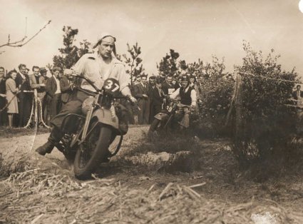 Harley-Davidson (bron: Heemkundekring Sint Achten op Boeckel)