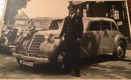 [aanvulling: Borgward 2300 ; zie reactie hieronder. Redactie]Bron: Conam, collectie Karel Vermeer