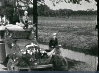 Bron: film Genderen Koninginnedag 1938 - 40 jaar Wilhelmina; Streekarchief Langstraat Heusden Altena