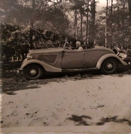 Ford V8 Roadster de Luxe (collectie Marcel Wouters)