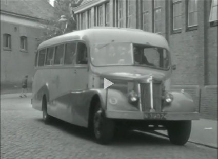 Bron: film Zusters, novicen en postulanten komen terug uit Rosmalen (1948). Collectie Erfgoedcentrum Nederlands Kloosterleven via BrabantinBeelden op 00:12