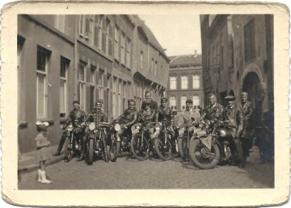 BMC, 1937. Vijfde van links M. Schuurmans (bron: collectie Nico van Gool en Thea van Gool-Geertzen)