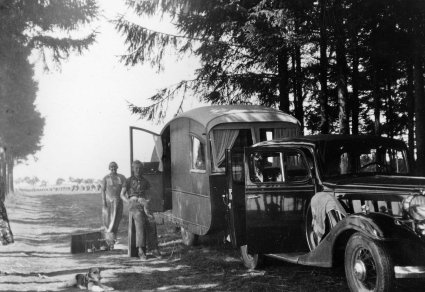 Buick met caravan in België, c. 1934 (bron: collectie Kees Lely)