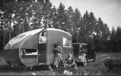 Buick met caravan in België, c. 1934 (bron: collectie Kees Lely)