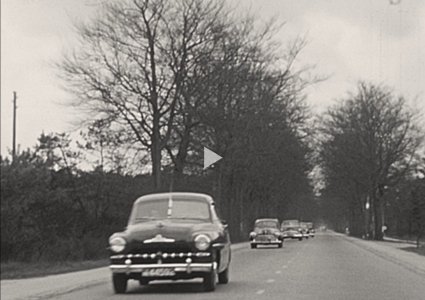 Bron: film Zoektocht naar een nieuw klooster: vertrek van Breda naar Heesch. Collectie Erfgoedcentrum Nederlands Kloosterleven via BrabantinBeelden, op 02:19