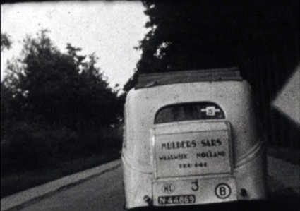 Ford autobus (Bron: film Ouden van Dagen Waalwijk; Streekarchief Langstraat Heusden Altena)