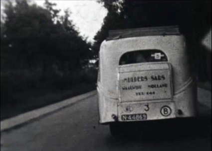 Ford autobus (Bron: film Ouden van Dagen Waalwijk; Streekarchief Langstraat Heusden Altena)