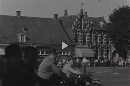 In de eerste helft van de jaren '50 van de vorige eeuw werd een behendigheidswedstrijd gehouden op de Heuvel in Oss. Daarvan werden filmopnamen gemaakt. De foto's zijn beeldjes uit deze film.  Bron: collectie Stadsarchief Oss, film nr. BBC-00093 op 4:19