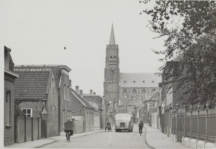 Kromhout met oude carrosserie (bron: collectie Heemkundekring Het Land van Gastel)