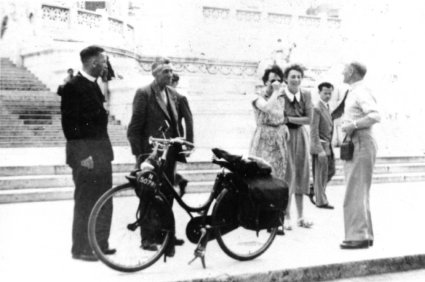 Solex. Jan Hennekam staat tweede van links (Bron: collectie familie Hennekam)