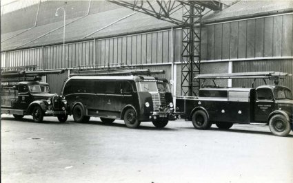 2x Ford en Bedford (bron: collectie Heemkundekring Vehchele)