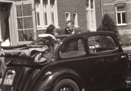 Skoda Popular (Bron: Familiefilm Manders, BHIC filmnr. Manders-15 [via BrabantinBeelden] op 15:32)