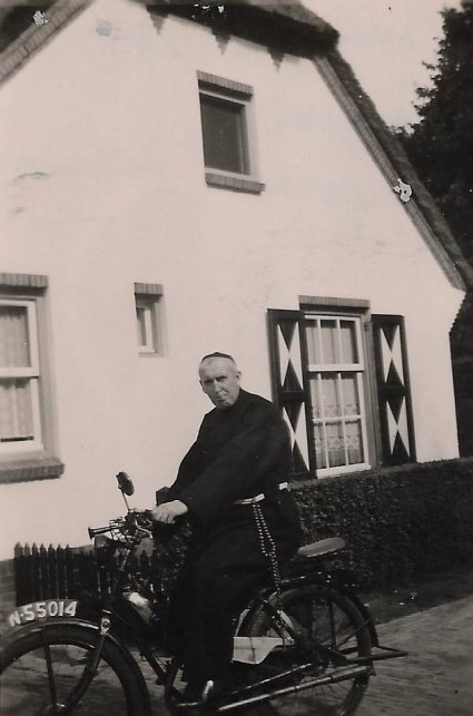"Broeder Ivo op bezoek" (Bron: Origines Becanae; www.janvanhelvoirt.nl)