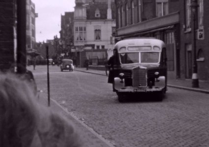 Mercedes Benz (bron: film H.P. Teune, © Rob Teune via BrabantinBeelden, 4:38)