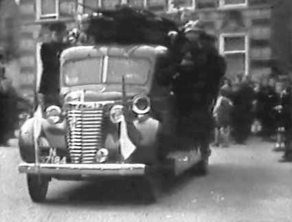 Chevrolet (Bron: film bevrijding Geldrop, collectie Wilbert Koch)