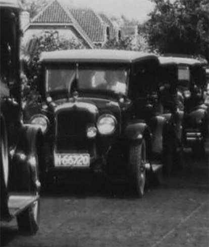 Studebaker? (Detail van foto 1)