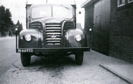 Ford Thames (Bron: Bedrijvig Oeffelt, blz. 437)