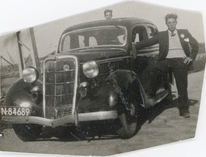 Foto 2: Ford V8 1935 met kenteken N-84689 (bron: beeldbank SALHA, nr. 2025-000347)