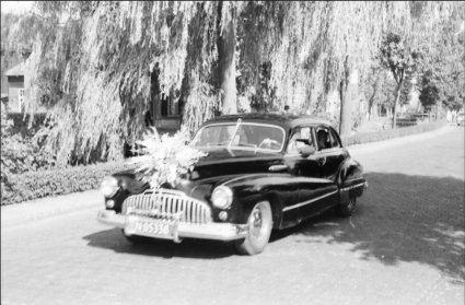 N-85338 tijdens optocht priesterwijding (foto: collectie H. Ansems)