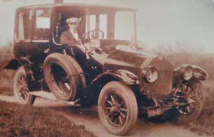 Wagen met vermoedelijk kenteken N-646 (collectie: Aart de Joode, Oud Woerkum)