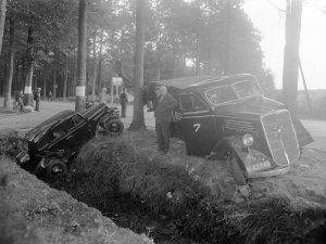 Henschel vrachtwagen, 1936 (Foto: Fotopersbureau Het Zuiden. Bron: collectie BHIC]