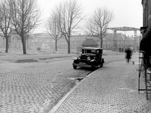Ford, 1933.