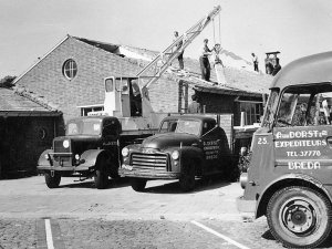 Austin k6, GMC en DAF 7-streper van Van Dorst (bron: Transport-History.com)