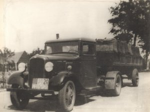 Chevrolet truck met oplegger, 1935-1940.