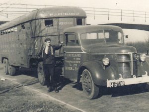 Volvo LV127 truck met oplegger, 1945-1950.