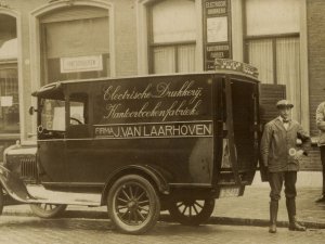 [aanvulling: T-Ford ; zie reactie hieronder. Redactie]Bron: Collectie familie Smulders / Krelis Swaans (www.klein-hasselt.nl)