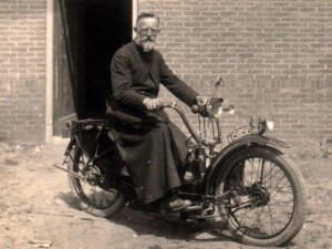 Neracar motor te Schijndel, c. 1935.