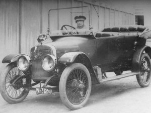 Adler, 1921 (coll. West-Brabants Archief).