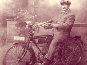 J.L. v.d. Plas op de motor (collectie A.-J. Bijsterveld)