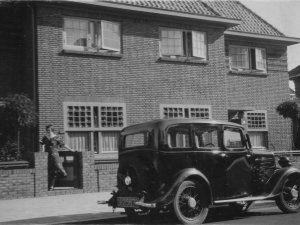 De Singer van dhr. Lucas in de Baselaarstraat (Collectie M. Lucas)