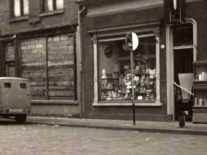 Ford Anglia (collectie Regionaal Archief Tilburg)