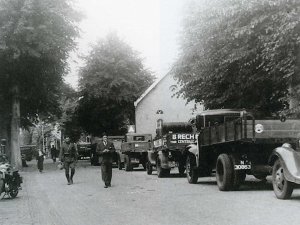 Vordering van auto's, 1941 (Collectie HKK St. Achten op Boeckel)