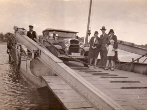 Oldsmobile F-serie bij het Wellse Veer, 21-9-1930 (Collectie Jan Versantvoort)