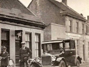 De T-Ford van Frans Sloekers (Collectie Heemkundige Kring Fijnaart en Heijningen)
