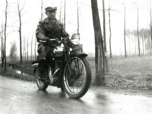 Ariel Red Hunter MH32 350 cc kopklepper. 