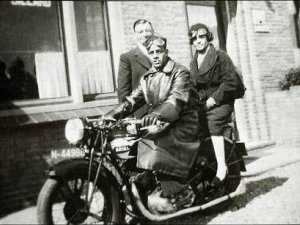 500 cc Ariel Sloper SG31, c. 1935.