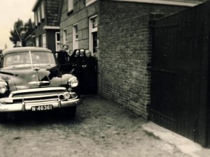 De auto van Fassbender in Schijndel (Collectie T. Ockhuizen)
