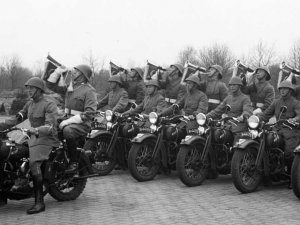 Vught, 1938. Harley Davidson (foto: Fotopersnbureau Het Zuiden. Bron: BHIC)