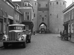 “Minerva Cocktail” vrachtwagen, 1945 (collectie West-Brabants Archief)