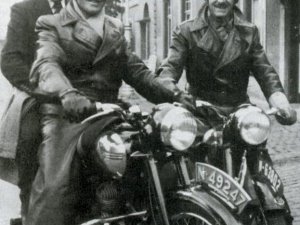 Bestuur van motorclub MOVA (Collectie Heemkundekring St. Achten op Boeckel)