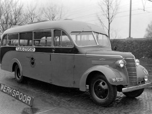 Chevrolet autobus (collectie NCAD, Verzameling S.O. de Raadt)