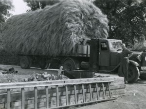 White trekker met oplegger, 1930-1935