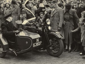 Harley-Davidson motor met zijspan, 1952.