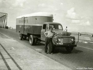 Ford (collectie P. Pietjouw. Bron: Oudedaf.nl)