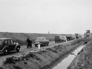 Austin (Bron: ZB| Planbureau en Bibliotheek van Zeeland / Beeldbank Zeeland)
