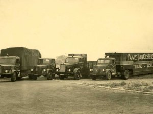 Mercedes vrachtwagens, 1953 (collectie Regionaal Archief Tilburg)